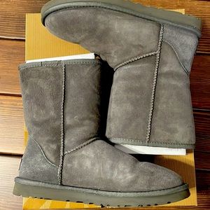 UGG W Classic Short Grey size 9